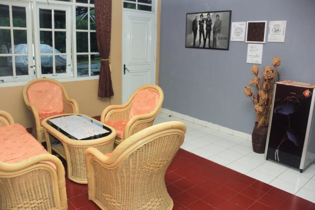 Pele Guesthouse Bandung Ngoại thất bức ảnh