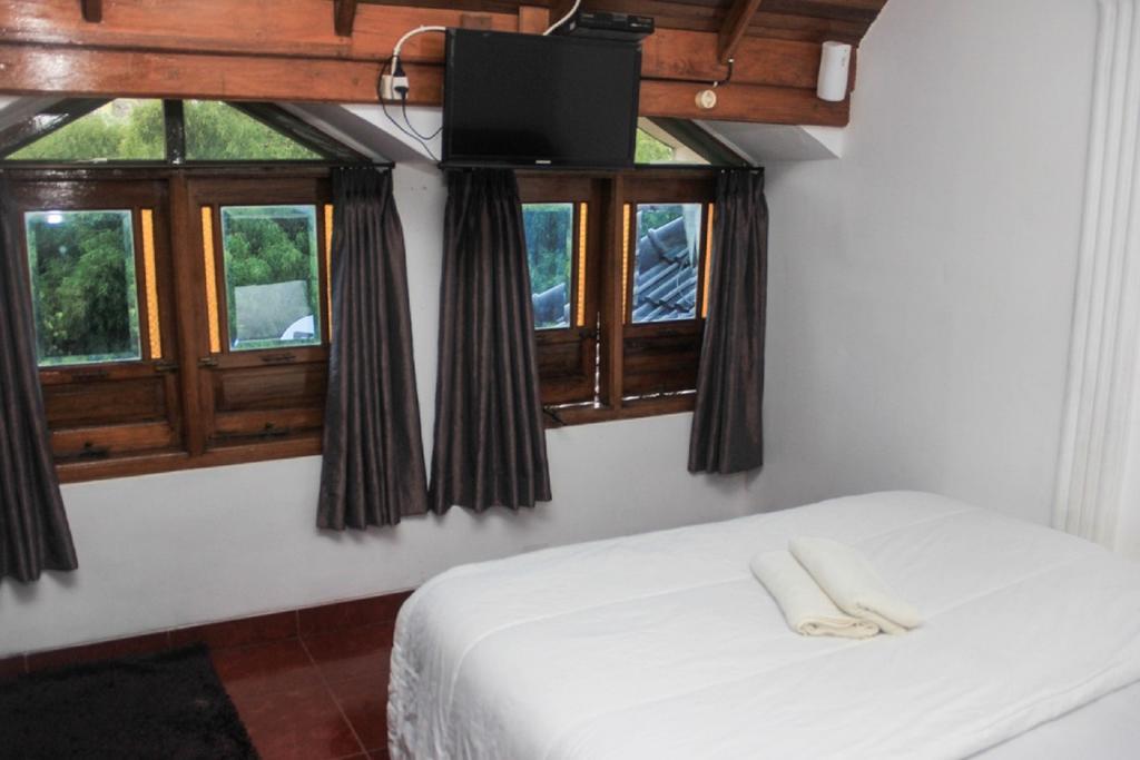 Pele Guesthouse Bandung Ngoại thất bức ảnh