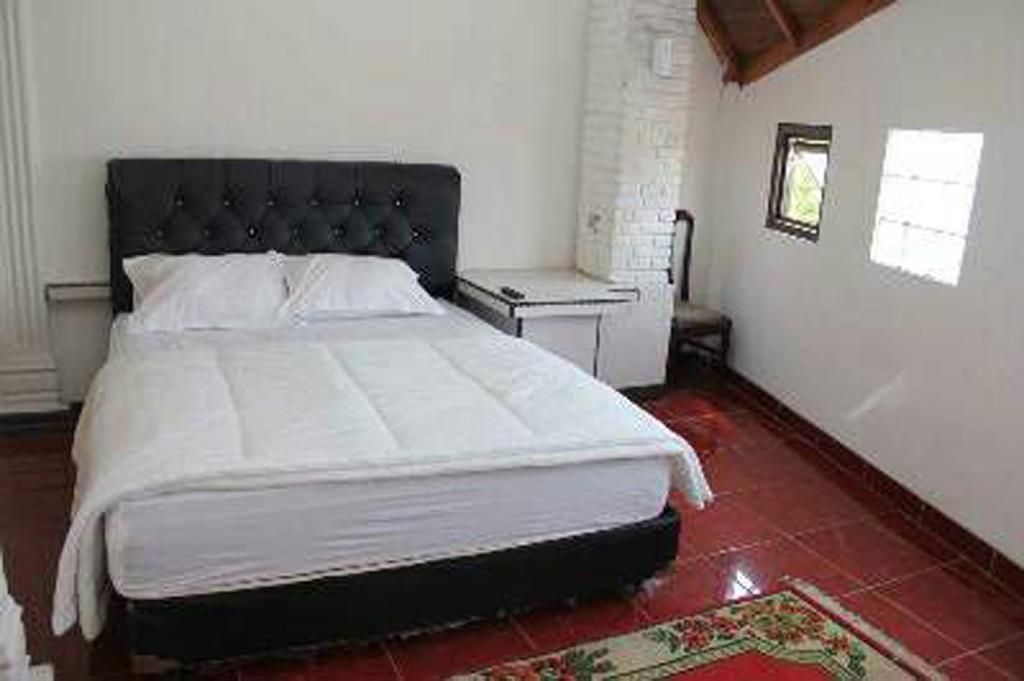 Pele Guesthouse Bandung Ngoại thất bức ảnh