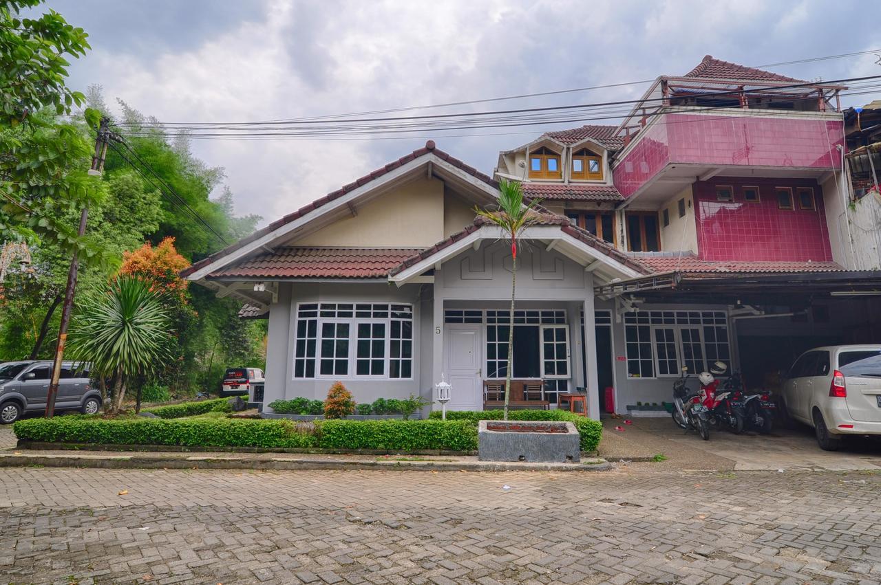 Pele Guesthouse Bandung Ngoại thất bức ảnh