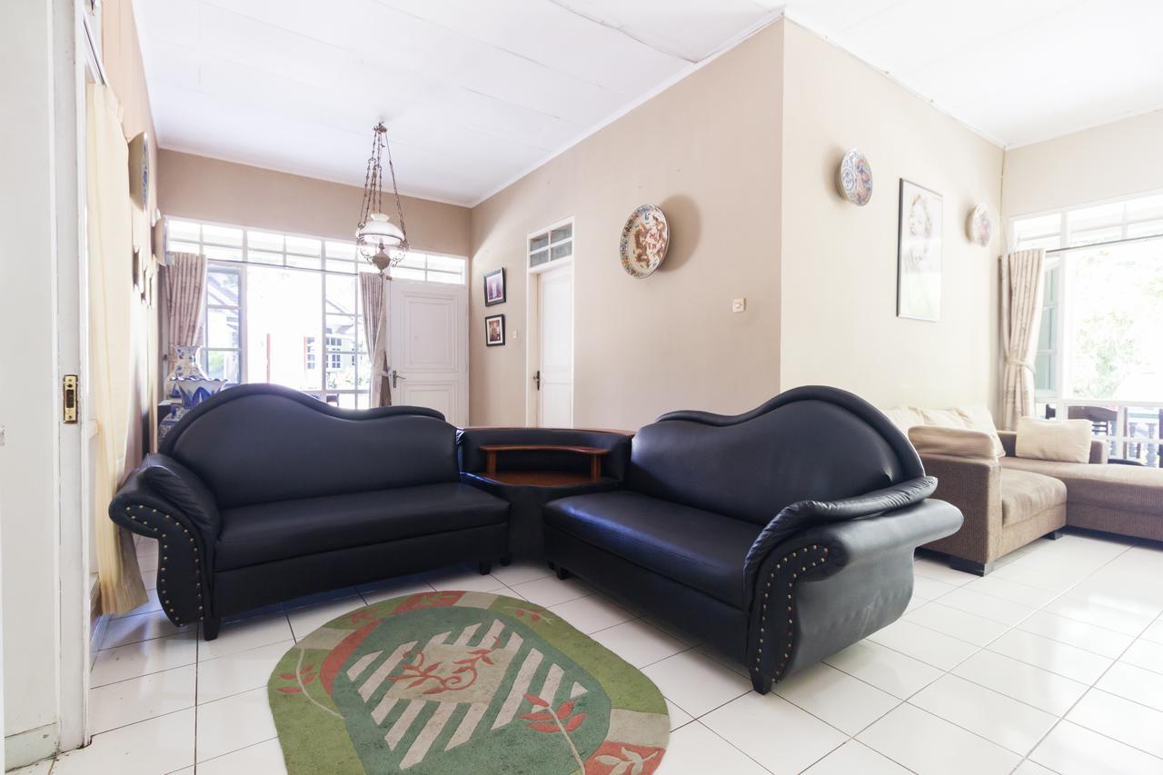 Pele Guesthouse Bandung Ngoại thất bức ảnh