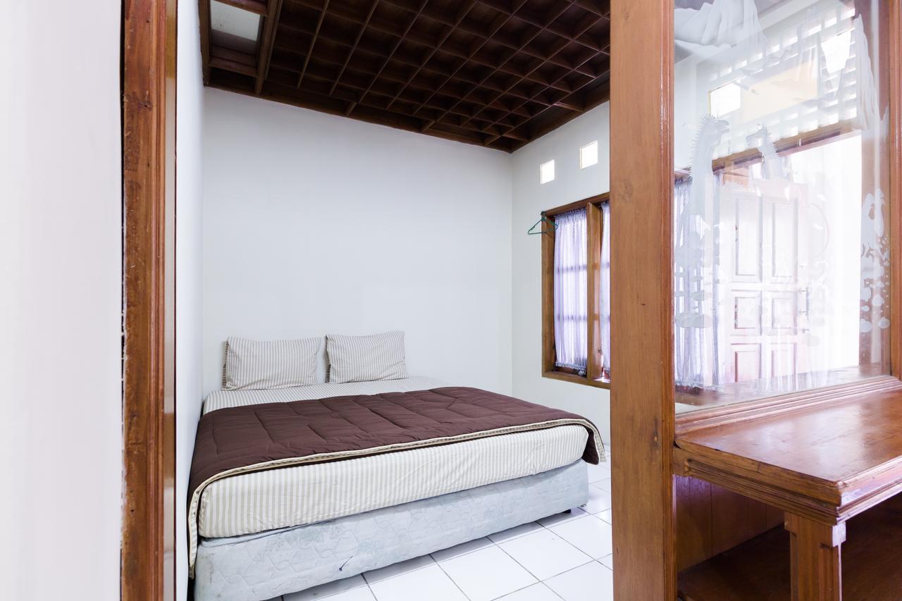 Pele Guesthouse Bandung Ngoại thất bức ảnh