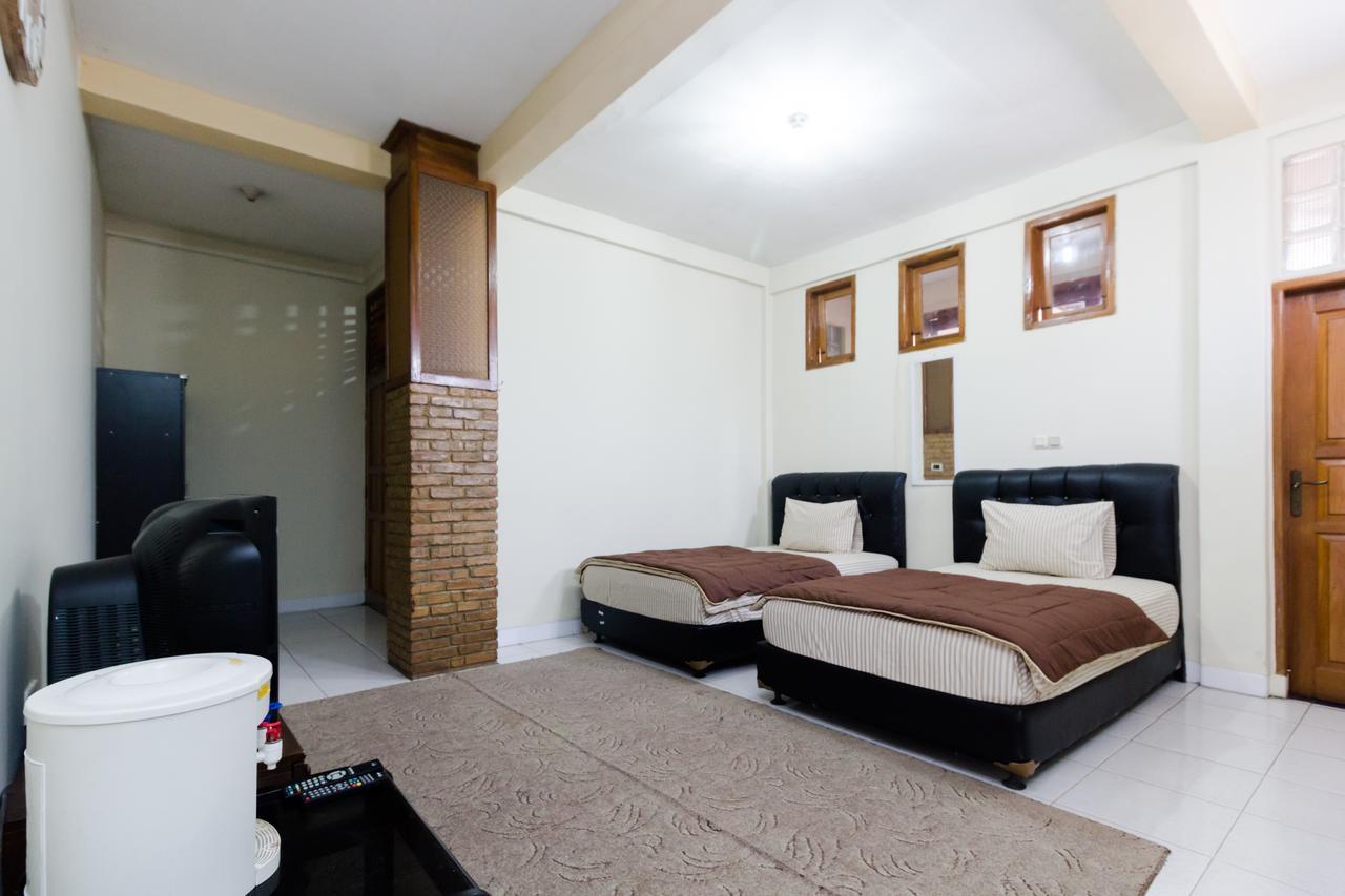 Pele Guesthouse Bandung Ngoại thất bức ảnh