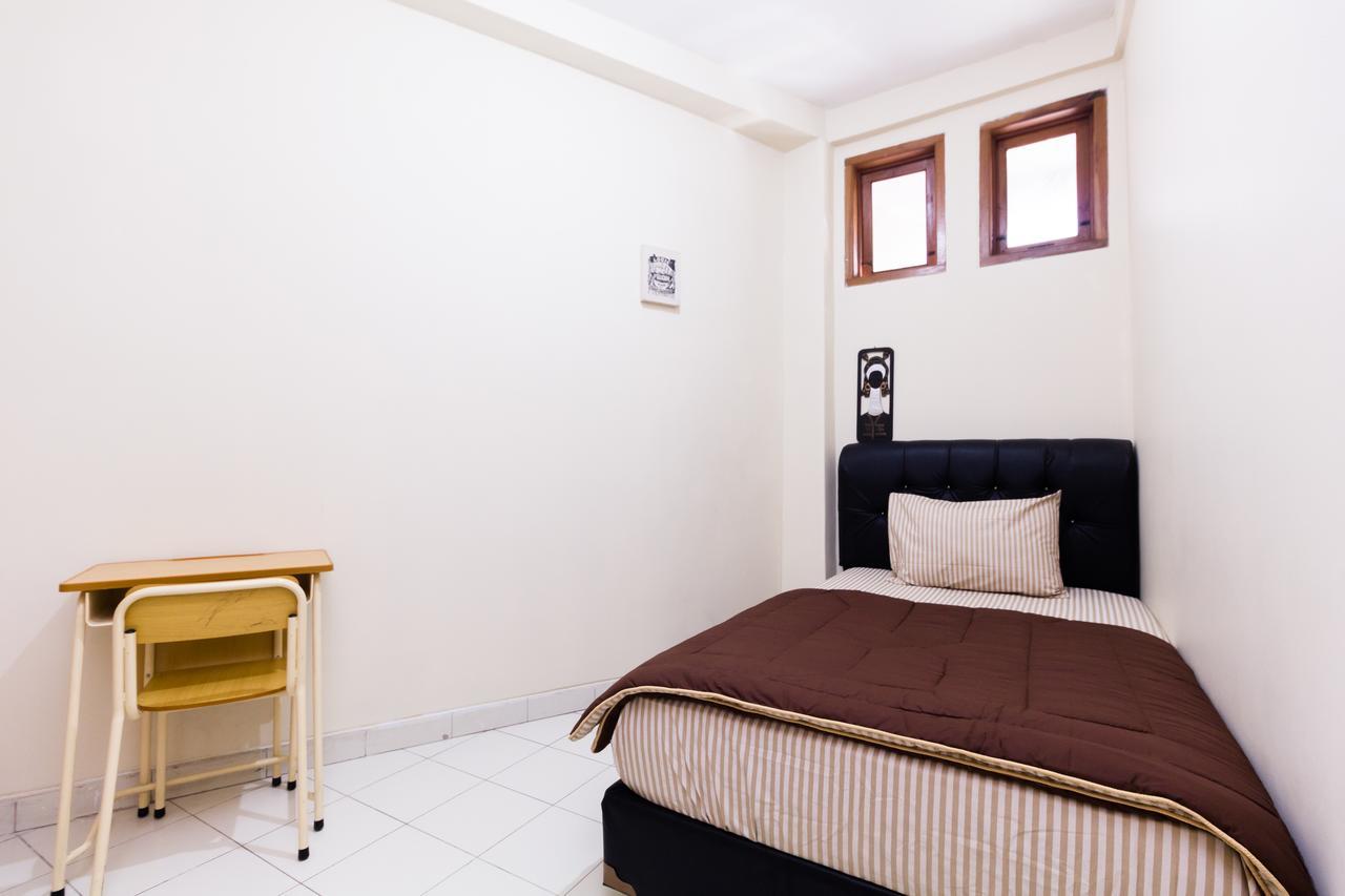 Pele Guesthouse Bandung Ngoại thất bức ảnh
