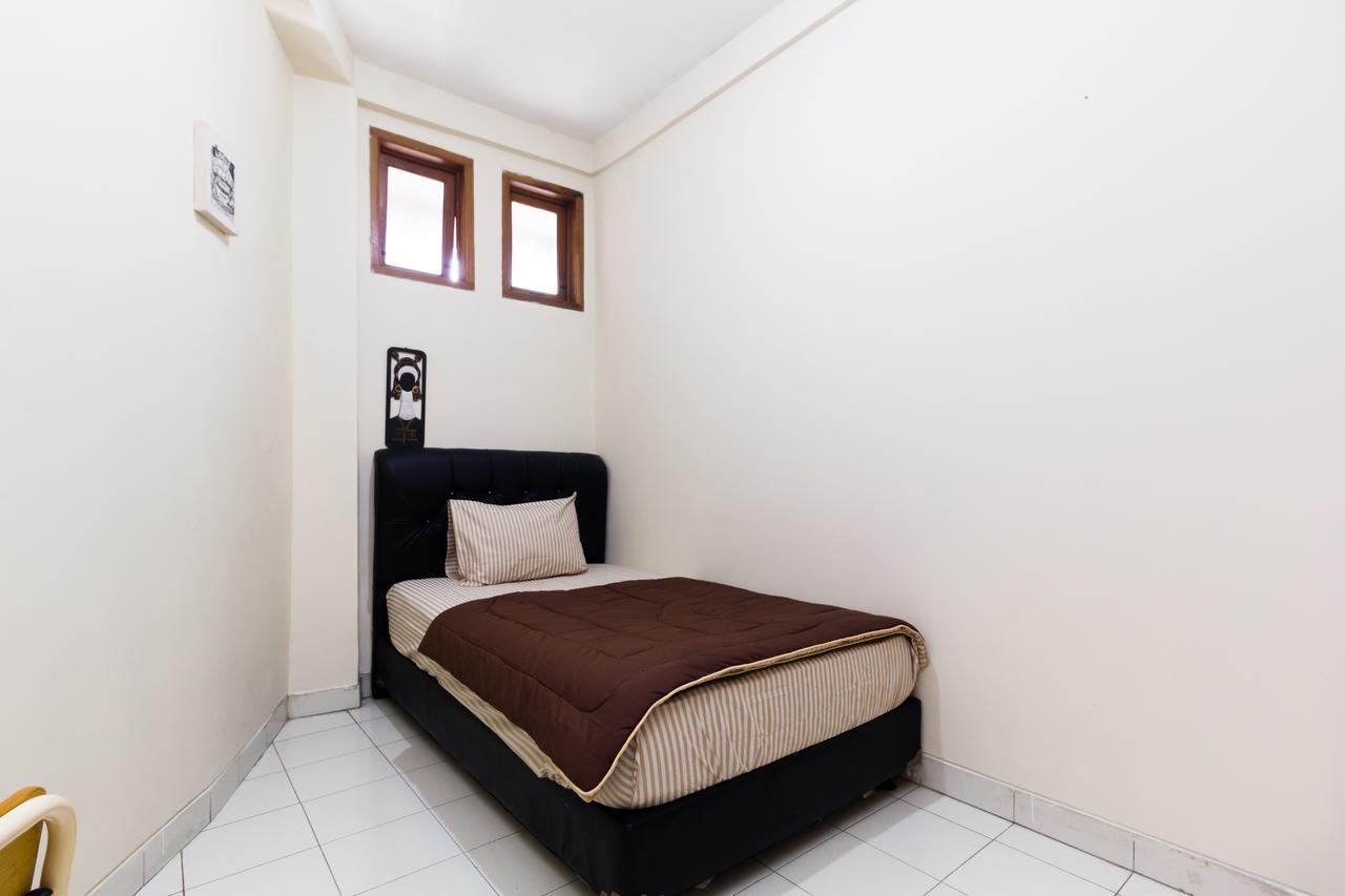 Pele Guesthouse Bandung Ngoại thất bức ảnh