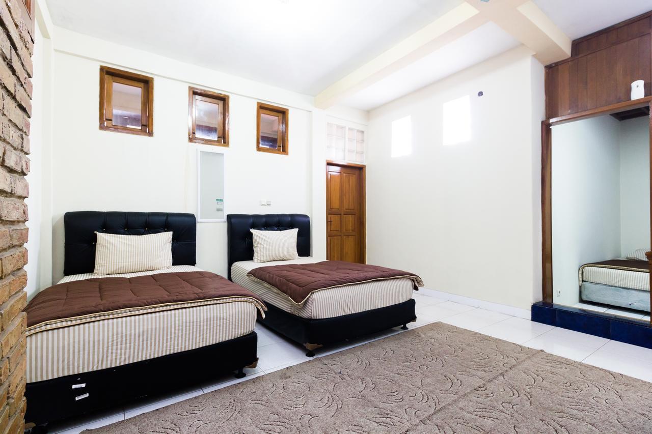 Pele Guesthouse Bandung Ngoại thất bức ảnh