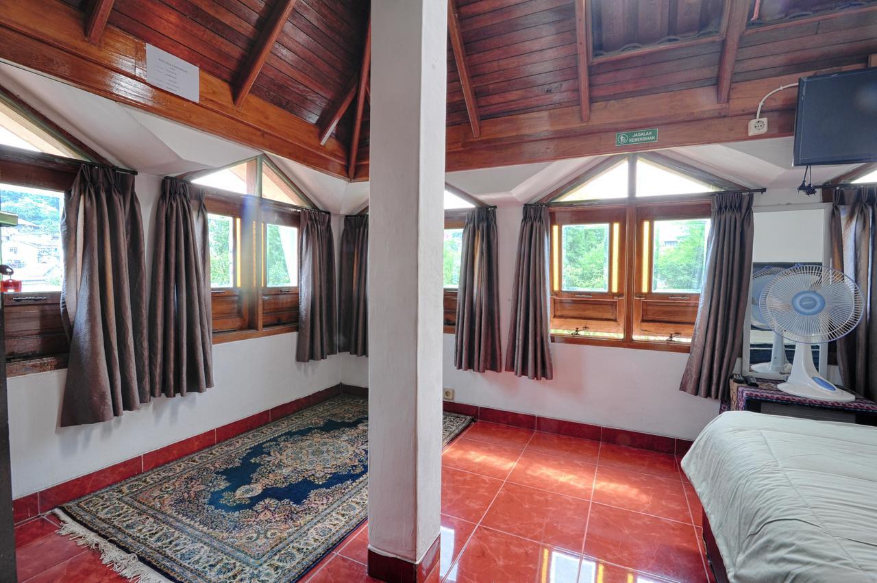 Pele Guesthouse Bandung Ngoại thất bức ảnh